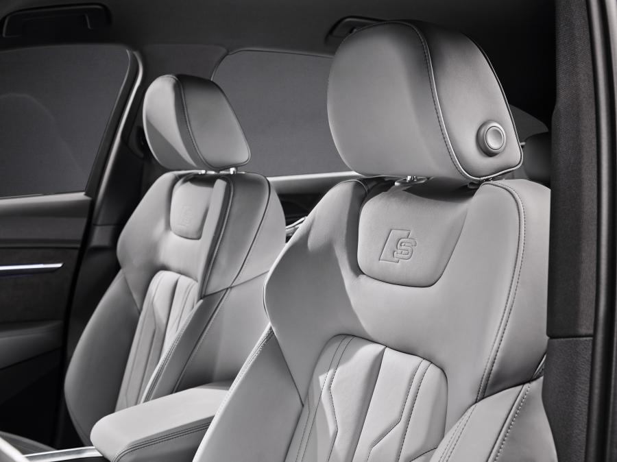 Интерьер Audi e-tron S Sportback 2020 года  (WW) (фото 62 из 77)